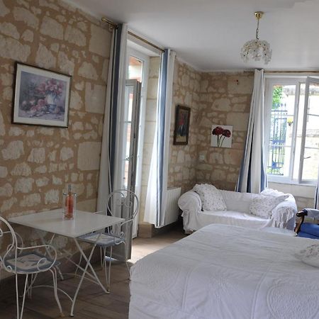 Petite Maison Des Roses - Gite 2 Personnes Brain-sur-Allonnes Exteriör bild