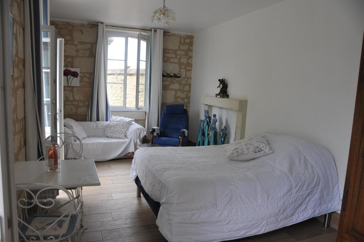 Petite Maison Des Roses - Gite 2 Personnes Brain-sur-Allonnes Exteriör bild