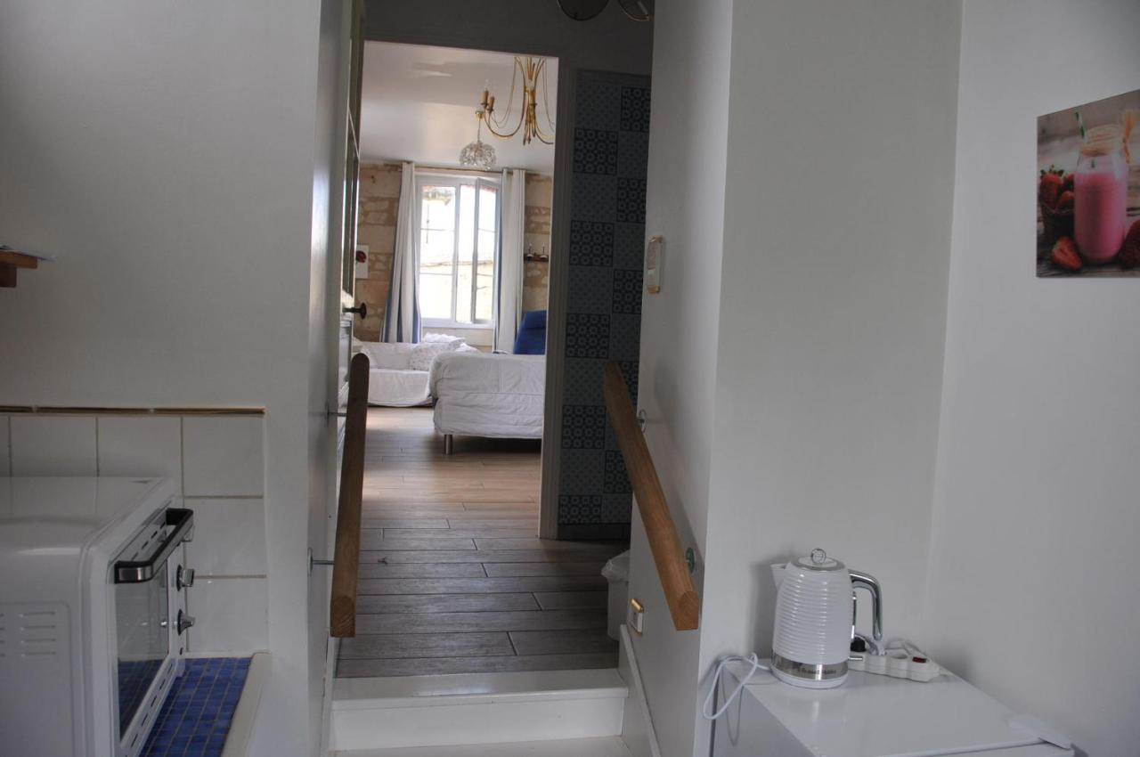 Petite Maison Des Roses - Gite 2 Personnes Brain-sur-Allonnes Exteriör bild
