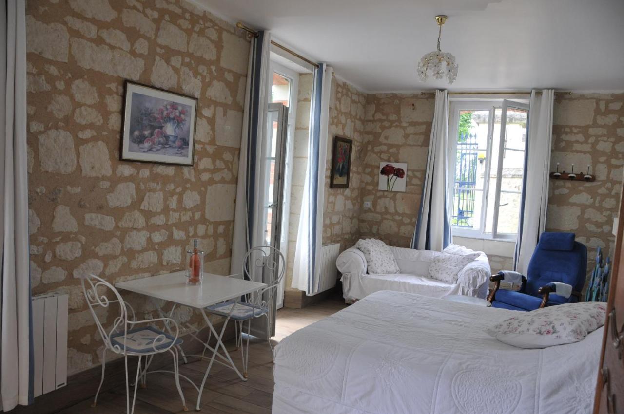 Petite Maison Des Roses - Gite 2 Personnes Brain-sur-Allonnes Exteriör bild