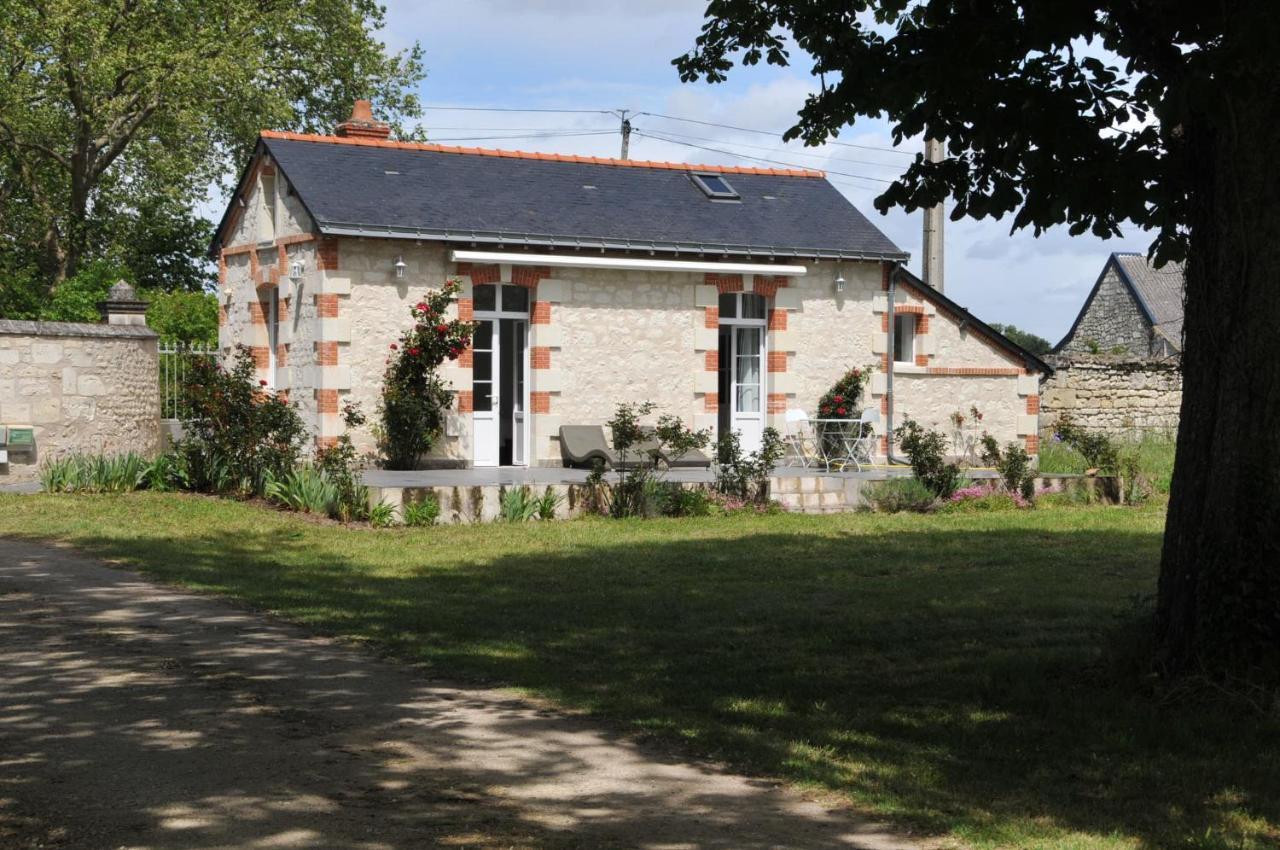 Petite Maison Des Roses - Gite 2 Personnes Brain-sur-Allonnes Exteriör bild