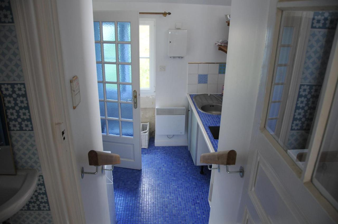 Petite Maison Des Roses - Gite 2 Personnes Brain-sur-Allonnes Exteriör bild